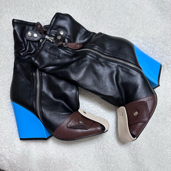 Multicolor. - Picture 1 of 3